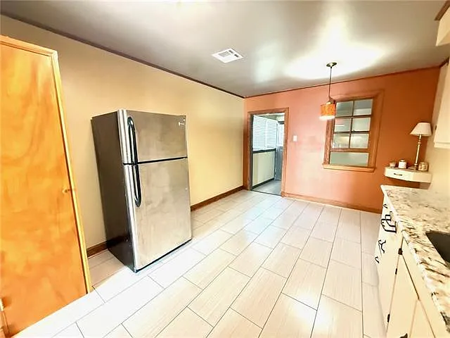 537 E William David Pkwy — Photo 5