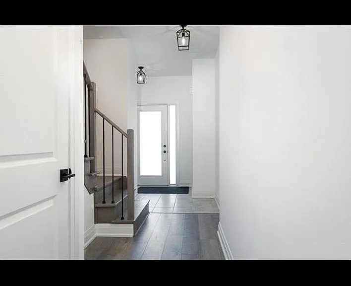 109 Gateland Dr — Photo 3