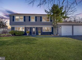 3 Edge Ct, Willingboro, NJ 08046