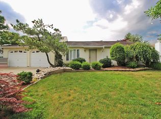 60 Wintergreen Ave E, Edison, NJ 08820