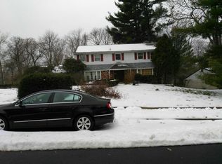 798 Pinewood Dr, Elkins Park, PA 19027