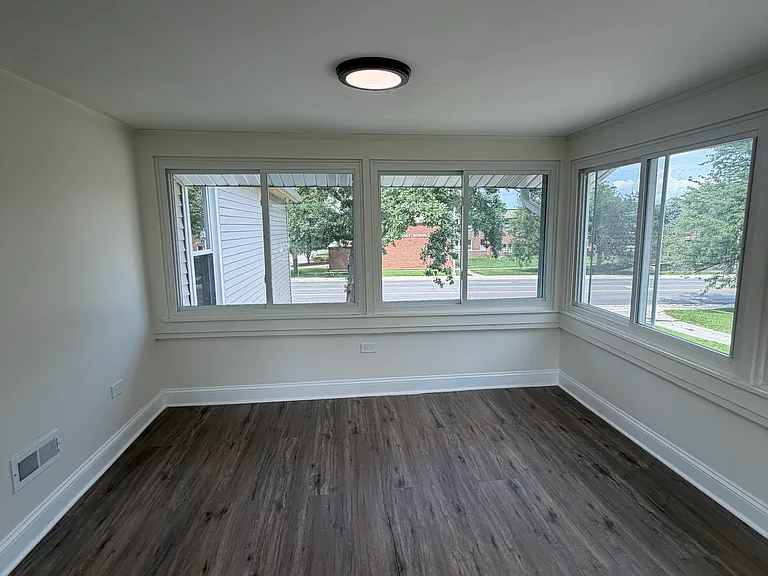 260 W Lincoln Hwy — Photo 30