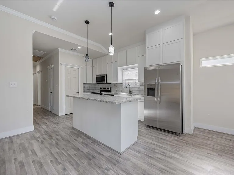 2708 Sam Wilson St — Photo 4