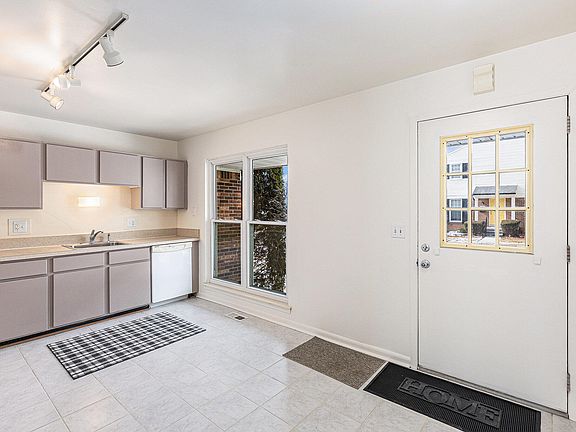 4th image of 3392 Burbank Dr