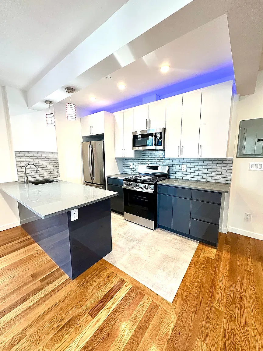 258 Eckford Street — Photo 2