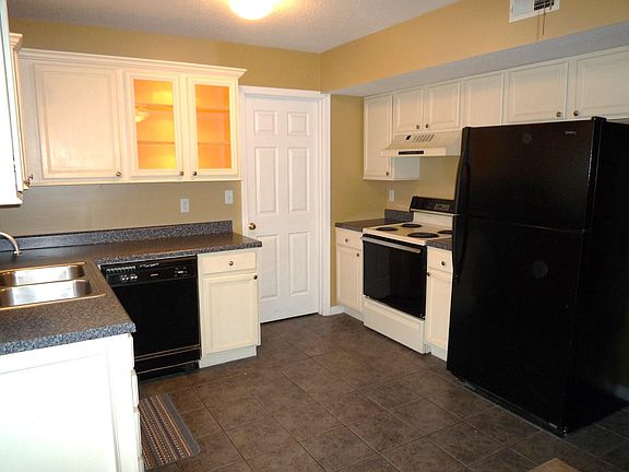 4th image of 3524 Churchill Dr