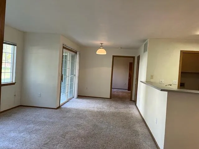 2 bed, 1000 sqft, $1,395 — Photo 3