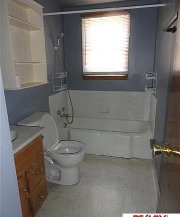 5th image of 4060 East St