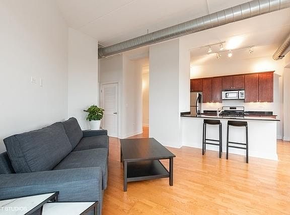 3rd image of 4814 N Clark St APT 502S