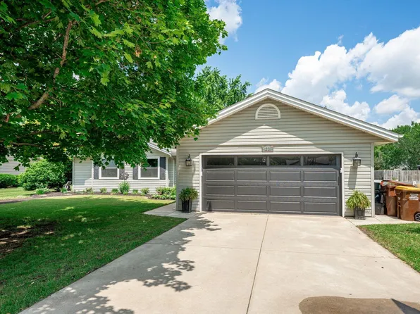 1221 Sandpebble Dr, Rockton, IL 61072