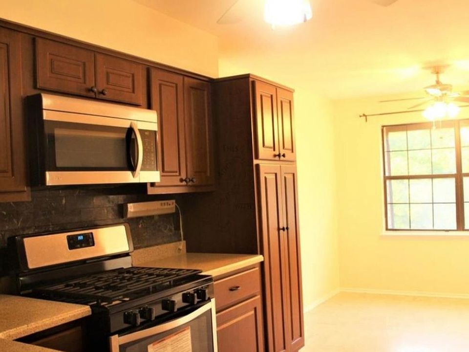 2nd image of 512 Green Hollow Dr