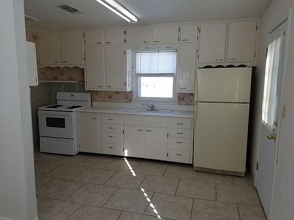 2nd image of 1405 2nd Ave