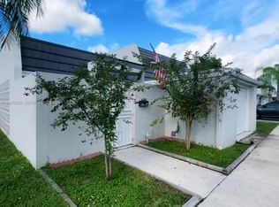 19066 Bobolink Dr, Hialeah, FL 33015