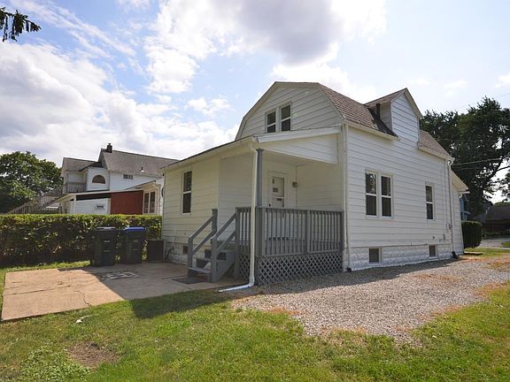 3rd image of 2665 Maplewood St