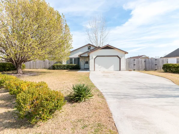 212 Joey Ct, Hubert, NC 28539