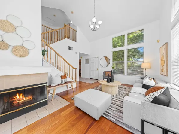 298 S Rengstorff Ave, Mountain View, CA 94040