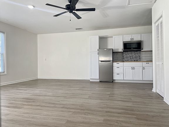 4th image of 224 Yorkshire Ln