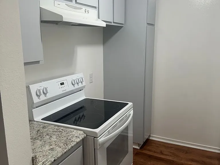 400 S. Kingsley Drive — Photo 45
