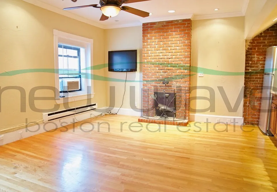 50 Hereford St #5