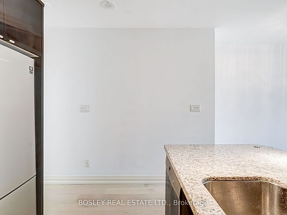 5th image of 1430 Yonge St #205