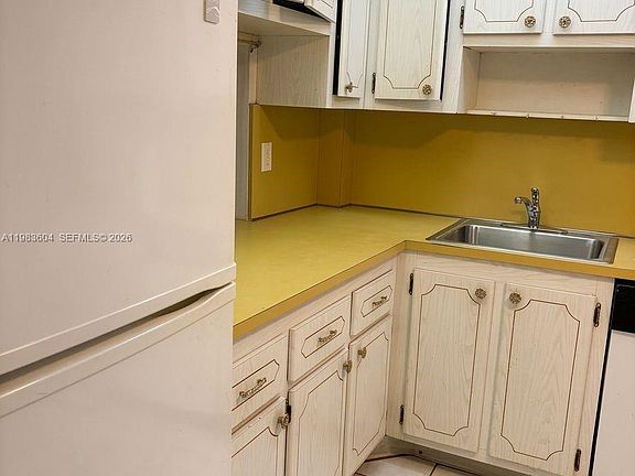 5th image of 410 SE 2nd St APT 102