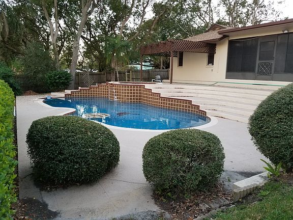 2nd image of 710 Grovewood Ln
