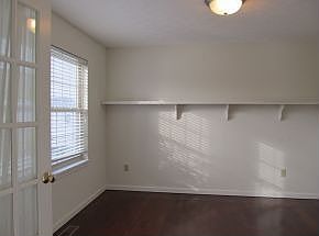 5th image of 3212 S Southern Oaks Ct