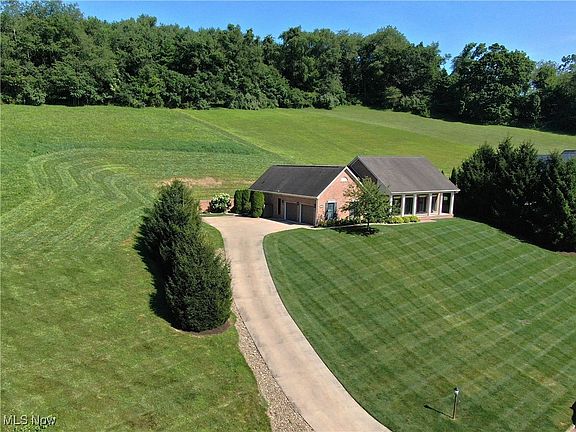 2nd image of 241 Fairway Dr