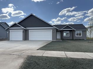 Payette w/3 car garage in Hollice Woods plan