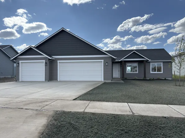 Payette w/3 car garage in Hollice Woods Plan, Daum Construction at Hollice Woods