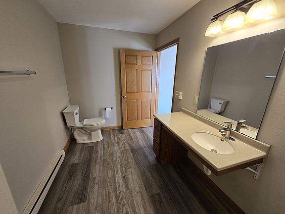 3rd image of 530 Cottonwood Dr #2