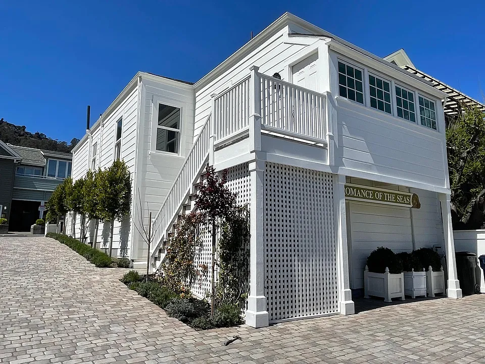 206 2nd St