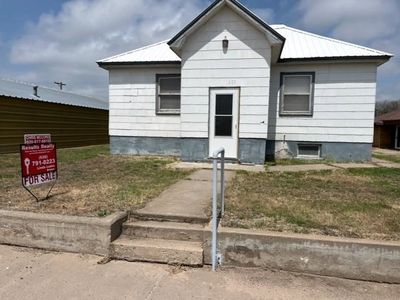 325 E Long St, Dighton, KS, 67839
