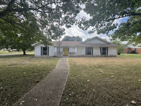 1516 E McLennan Ave, Mart, TX 76664