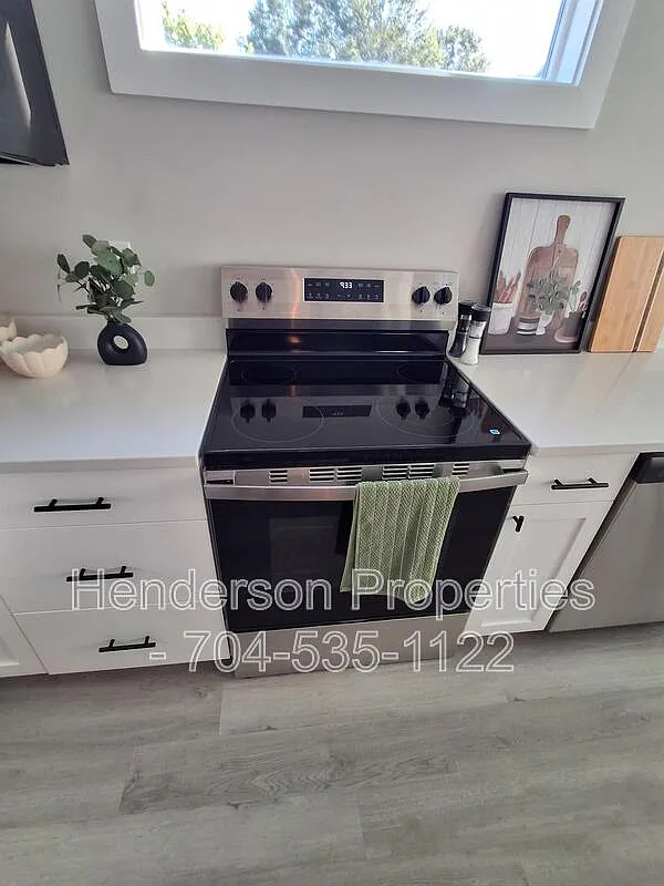 2 bed, 2.0 bath, 1052 sqft, $1,750 — Photo 4