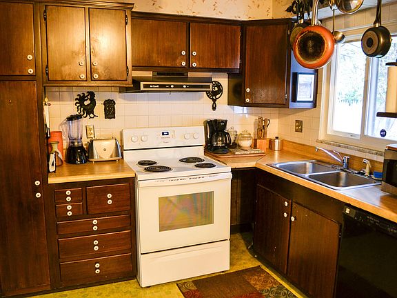 4th image of 353 E Stafford Ave