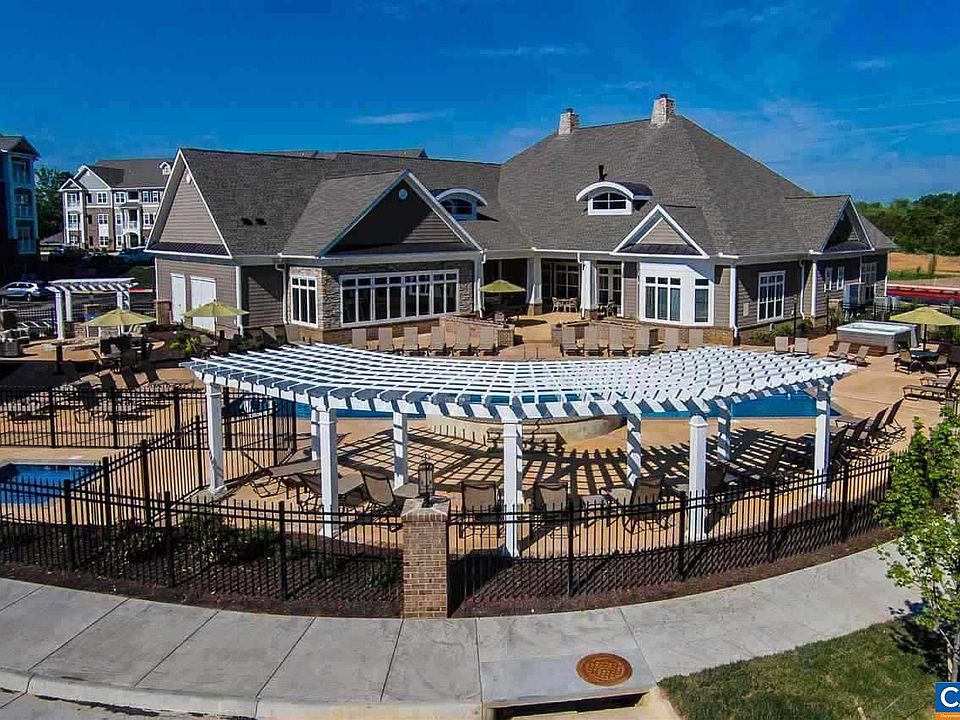 1st image of 2165 Reserve Cir