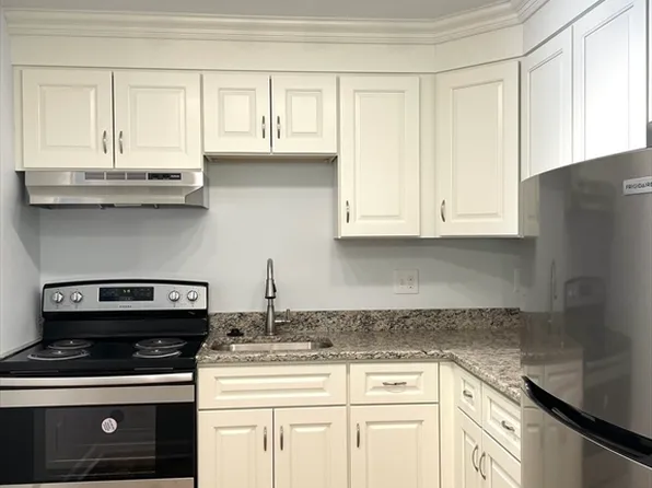 37 Fountain Ln APT 4, Weymouth, MA 02190