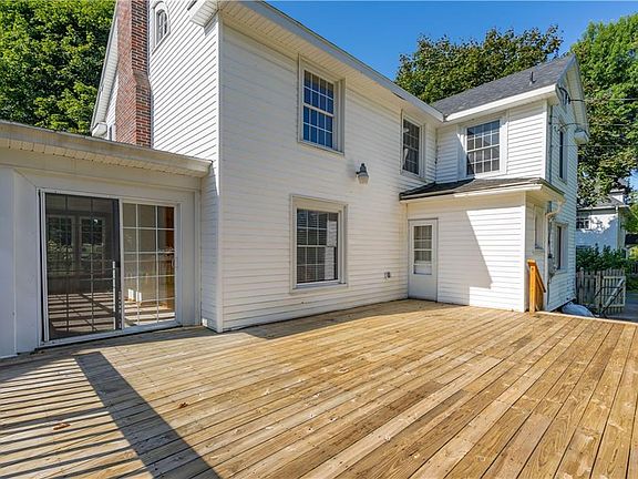 5th image of 474 Flower Ave W