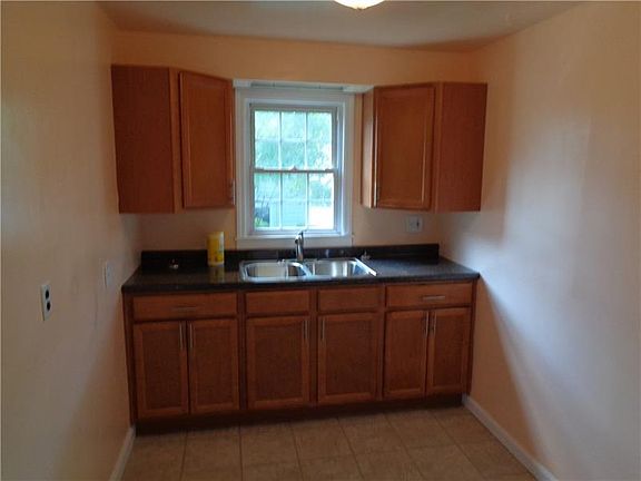 5th image of 2412 Longcrest Ave