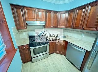 20-61 36th St #B7, Astoria, NY 11105