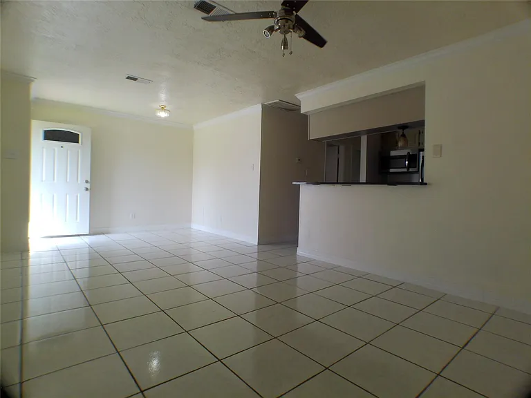 6350 Crestside Dr — Photo 8