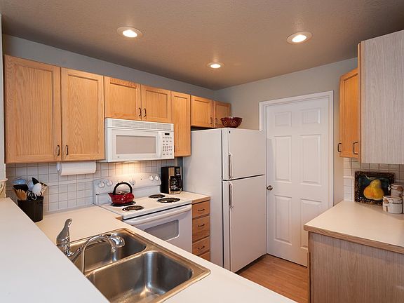 4th image of 756 122nd Ave NE #756