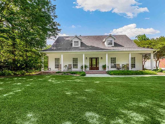 2nd image of 826 Countrywood Cir