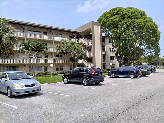 3rd image of 4701 Martinique Drive #E3