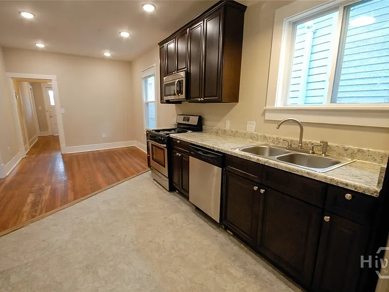 542 E Bolton St — Photo 10