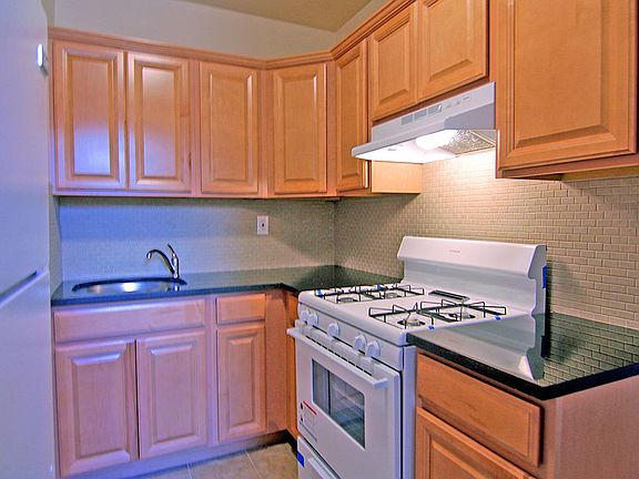 3rd image of 1720 University Ave APT 4F