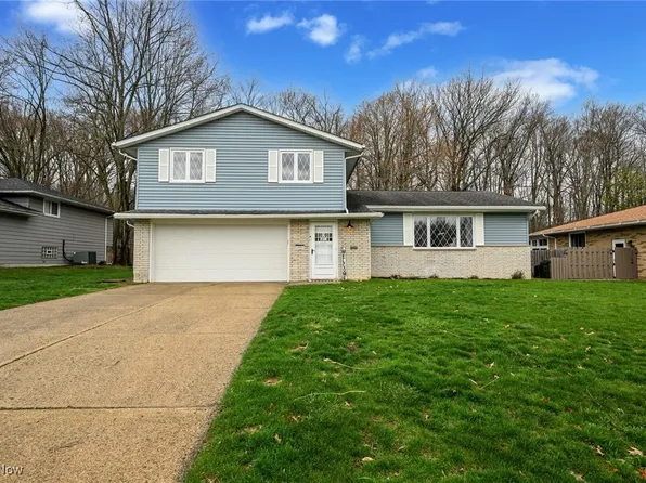 14881 Indian Creek Dr, Middleburg Heights, OH 44130