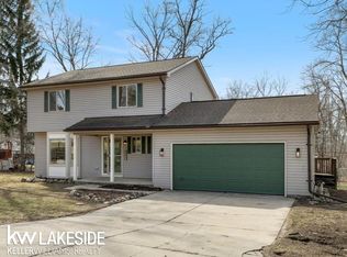 2961 Old Orchard Dr, Waterford, MI 48328