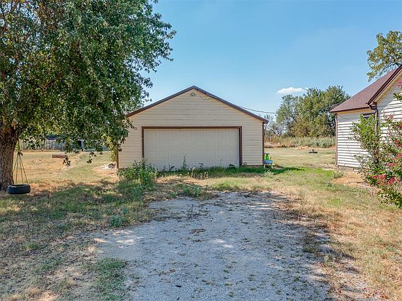 4th image of 11810 E Draper Ave